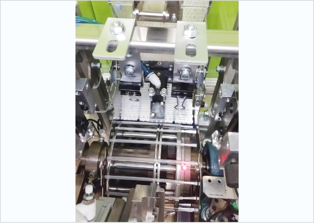 手作業による切り揃え工程を自動化